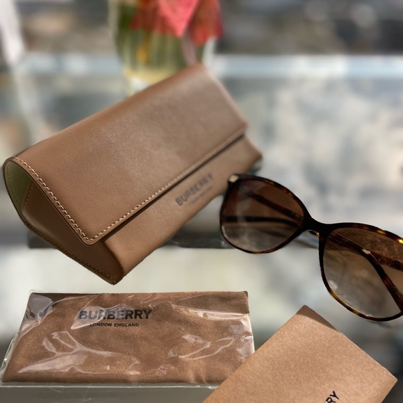 Burberry Sunglasses - Picture 7 of 10